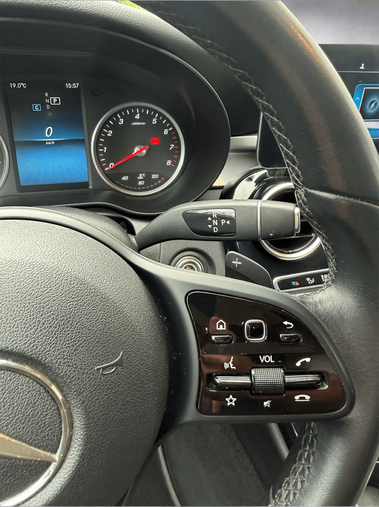 Mercedes C160 noire berline élégante intérieur – Cullinan Automotive