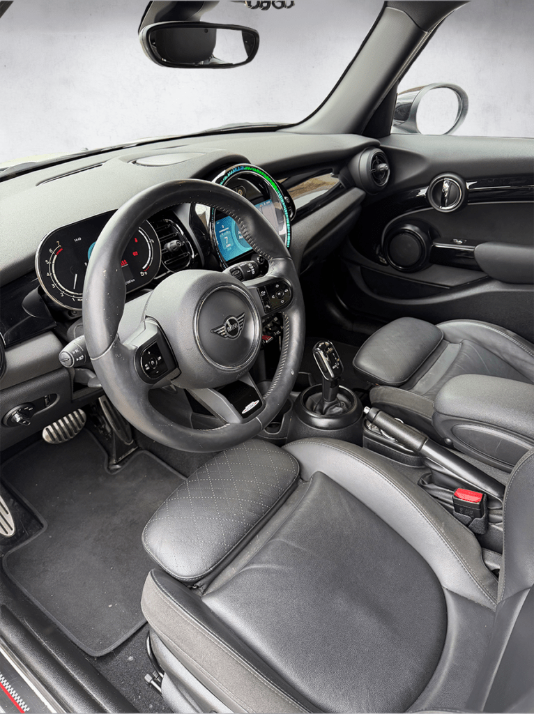 Mini Cooper JCW blanche métallisée sportive intérieur – Cullinan Automotive