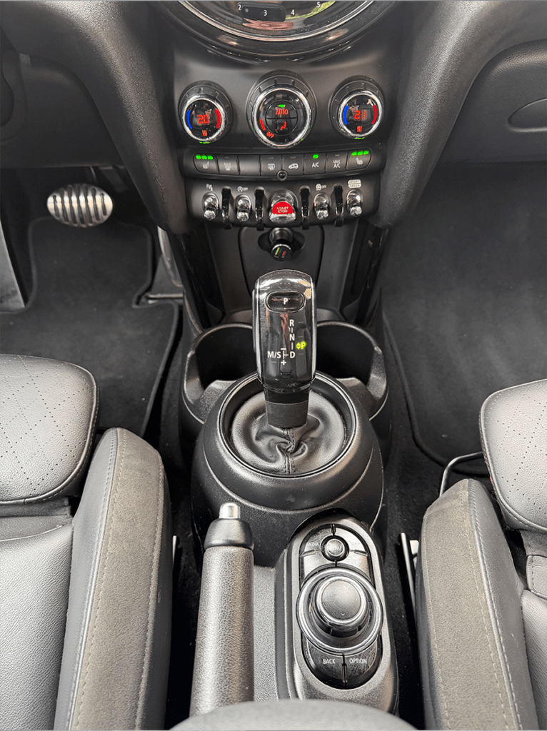 Mini Cooper JCW blanche métallisée sportive intérieur – Cullinan Automotive