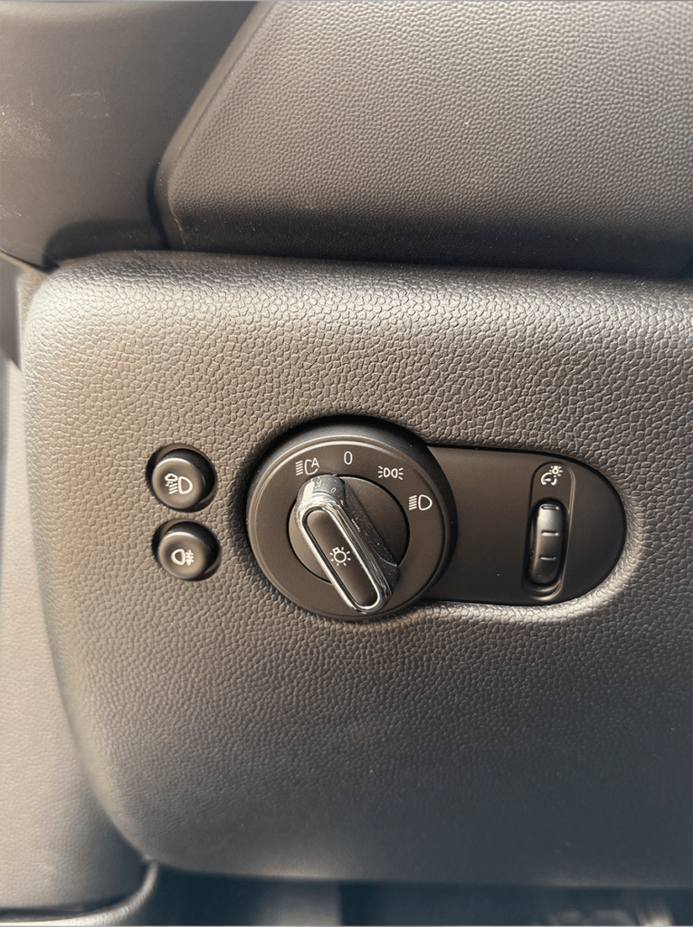 Mini Cooper JCW blanche métallisée sportive intérieur – Cullinan Automotive