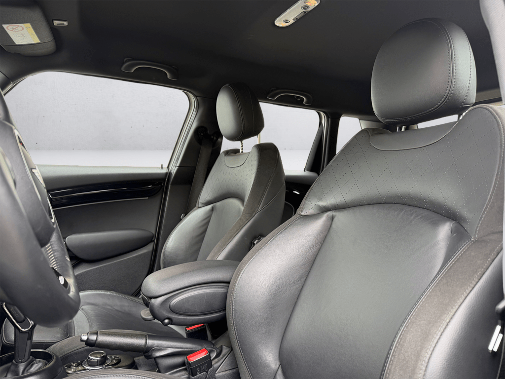 Mini Cooper JCW blanche métallisée sportive intérieur – Cullinan Automotive