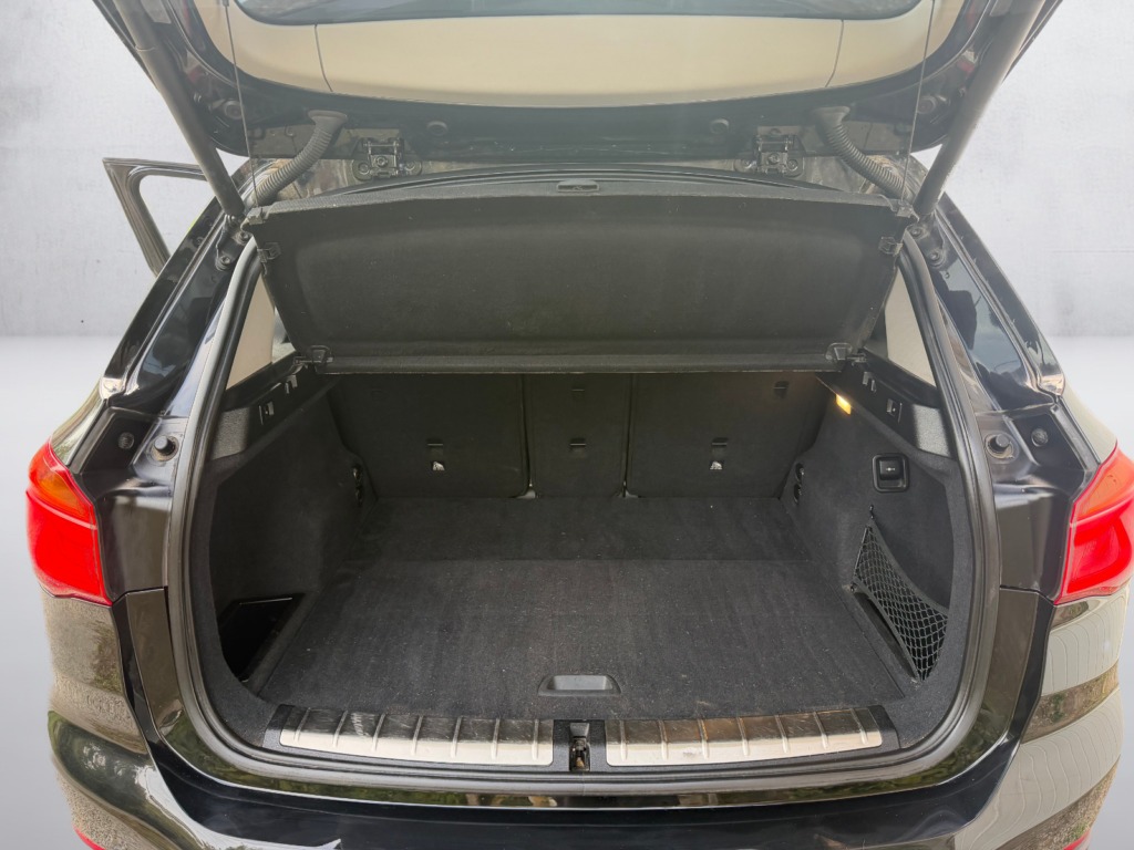 BMW X1 noire élégante avec intérieur cuir – Cullinan Automotive